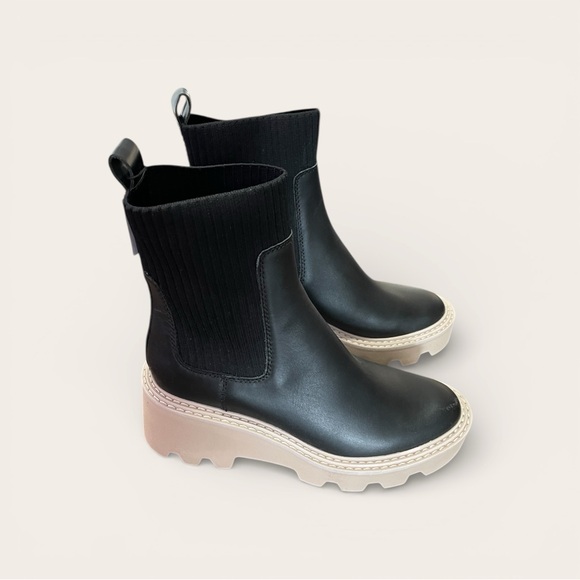 Dolce Vita waterproof boots with lug sole, NWT, size 8 - Picture 2 of 4